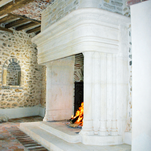 Cheminées en pierre naturelle, marbre à Mâcon en Bourgogne (71) : Lapierre  Décoration